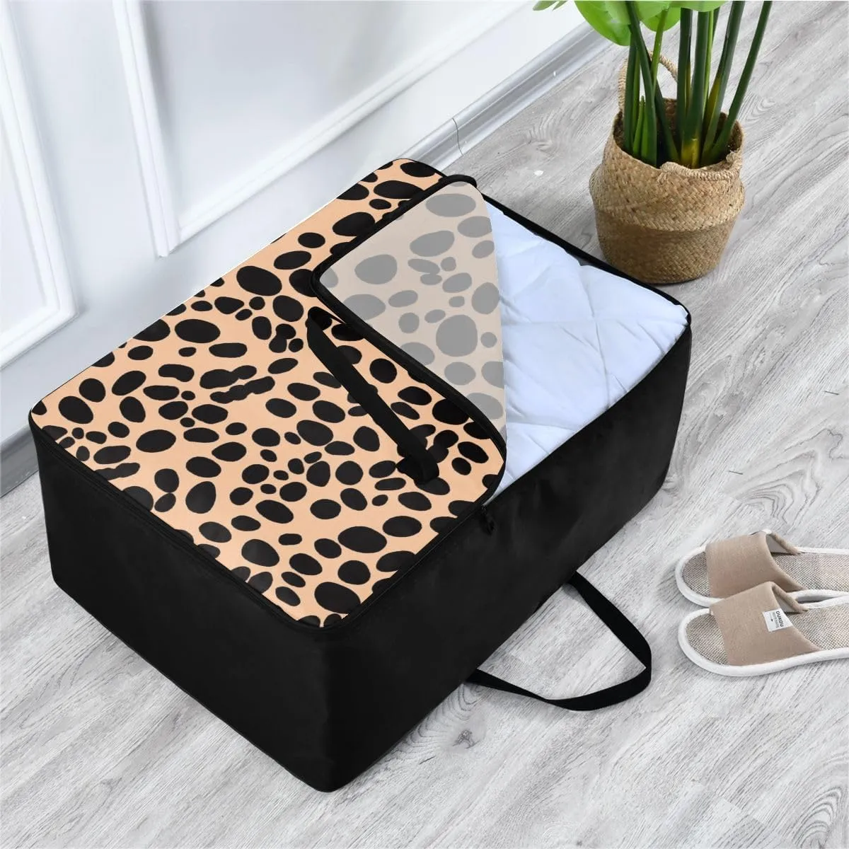 Beige Leopard Pattern Storage Bag, 27.5x19.7x11 In, Garment Storage Organizer Travel Cargo Duffel Bags Zippered Storage Bag for Closet Comforter, Pillow, Quilt