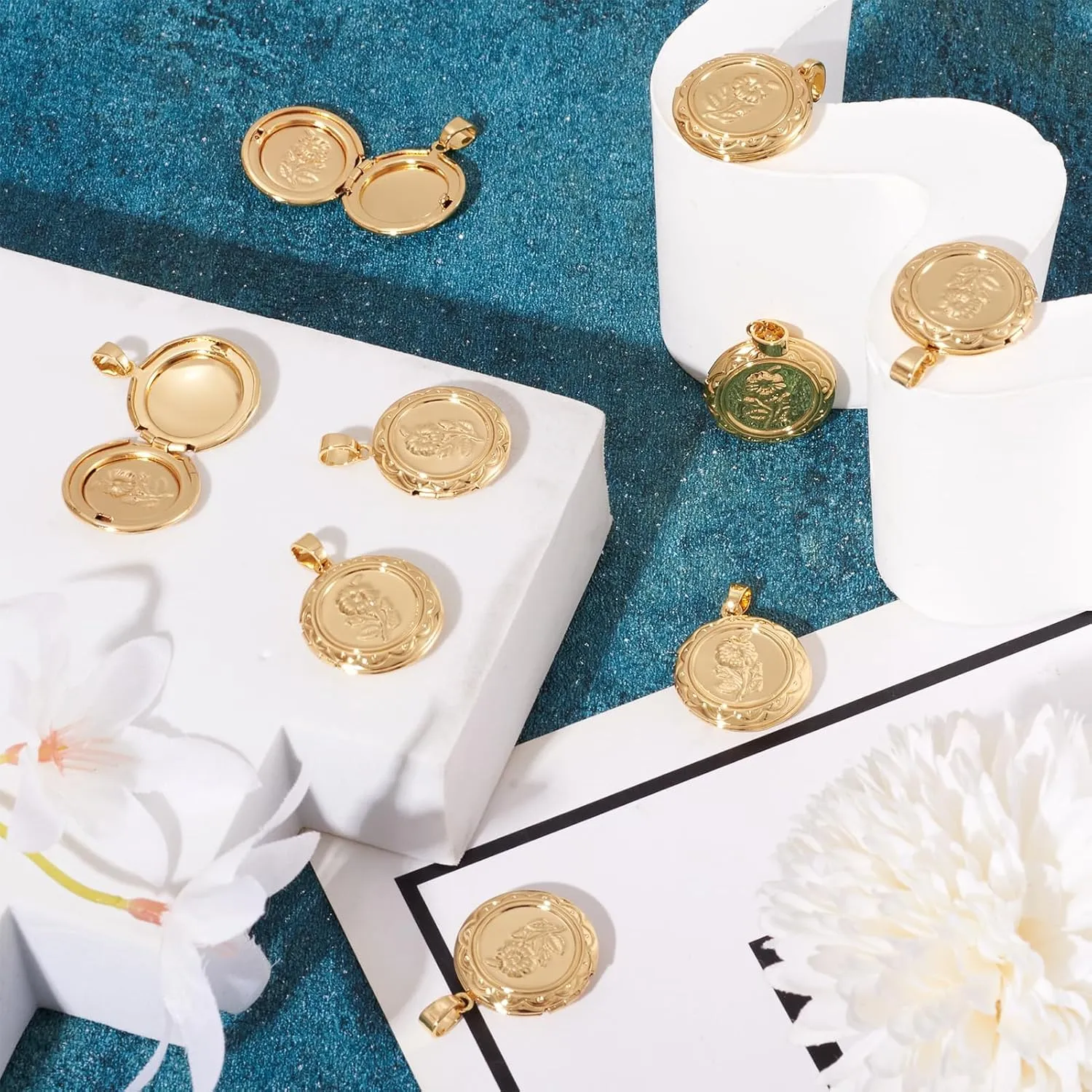 Craftdady 10pcs 18K Gold Flat Round Photo Locket Pendants Brass Picture Frame Charms with Embossed Flower Pattern 22.5x20mm for Necklaces Personalized Jewelry Crafts Making