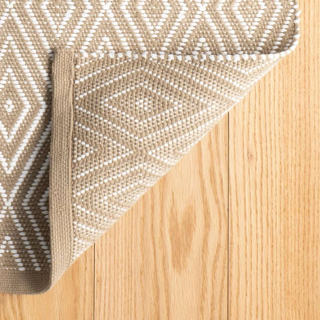 Dash and Albert Diamond Indoor/Outdoor Area Rug - 5' x 8' Khaki/White - Geometric Pattern Handwoven Washable Accent Rug - Durable, Lightweight, High Traffic Areas Sunroom, Deck, Hallway, Kitchen