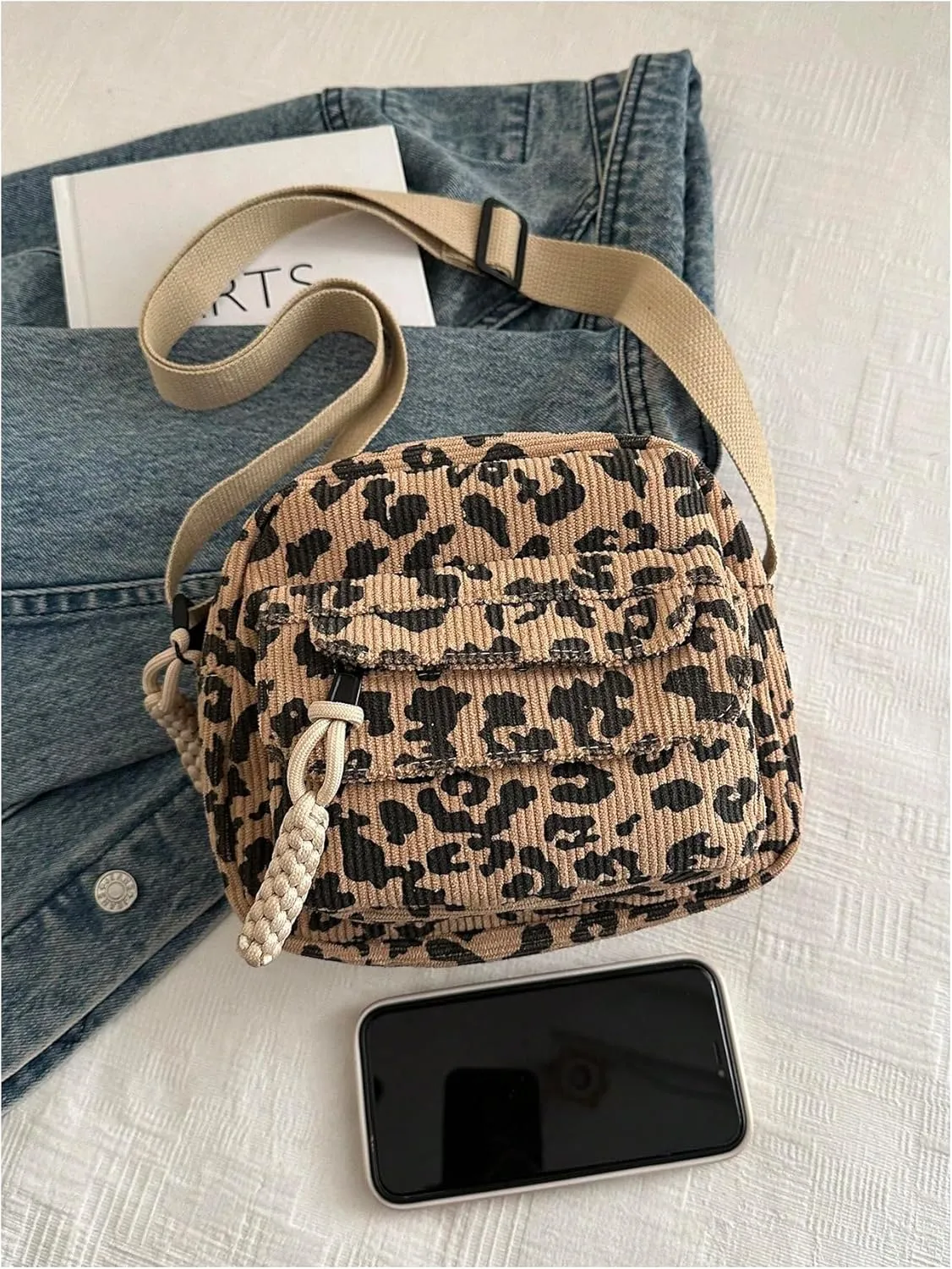 QWINEE Women's Cute Strawberry Crossbody Bag Zipper Multiple Pockets Shoulder Handbag with Adjustable Strap
