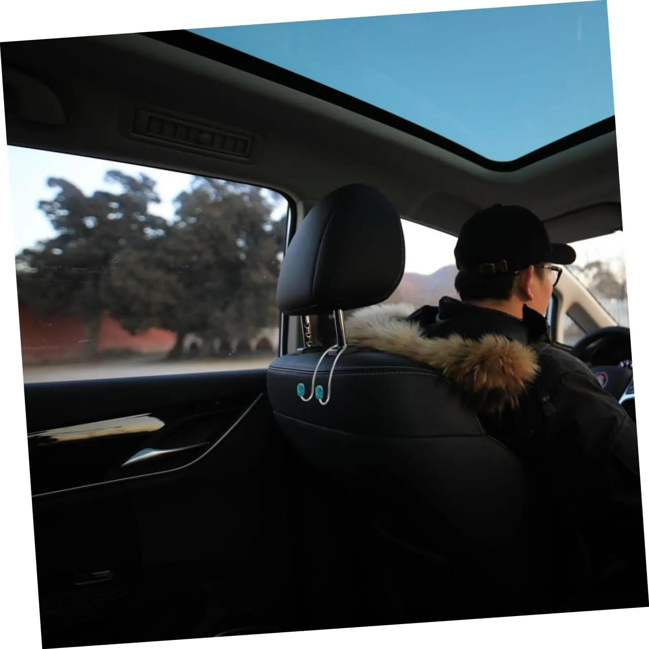 Wakauto 2 Pairs Modification Accessories Auto Headrest Hooks Diamond Purse Back Organizer Car Hook Automatic Purse Stainless Steel Handbag Armchair