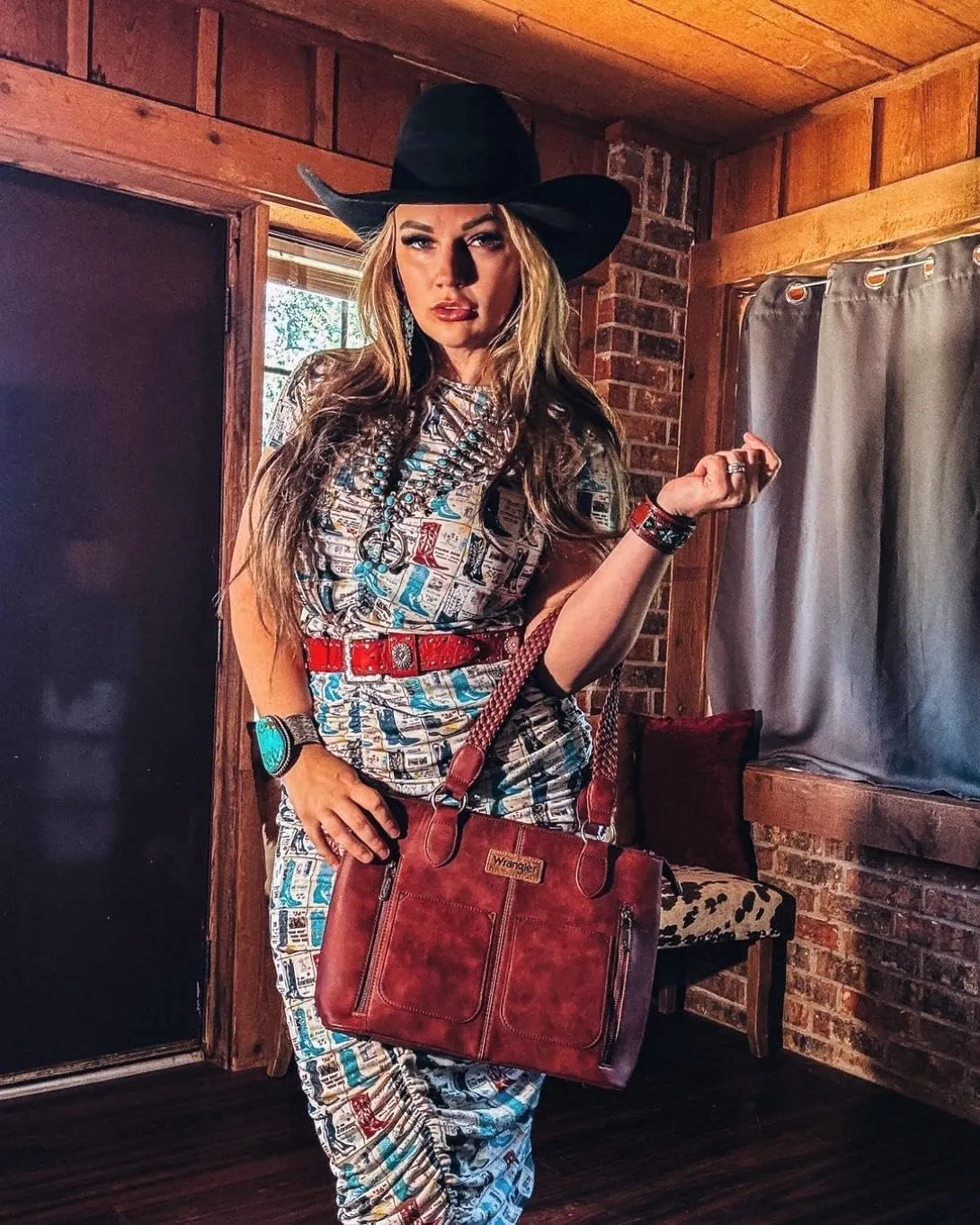 Wrangler Distressed Tote Bag for Women Western Purse Multi Pockets Handbags and Shoulder Bag